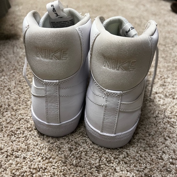 Nike white high tops new without tags size 6.5 y 8 women’s - Picture 5 of 9